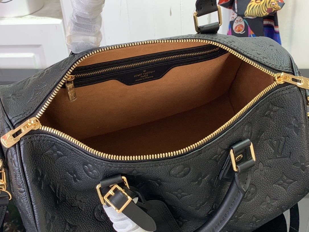 LV Handbag M47186