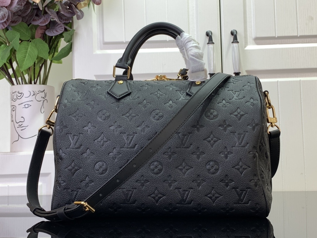 LV Handbag M47186