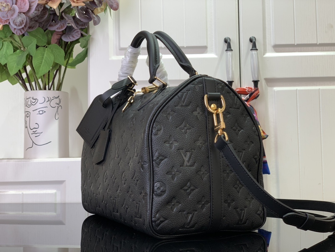 LV Handbag M47186