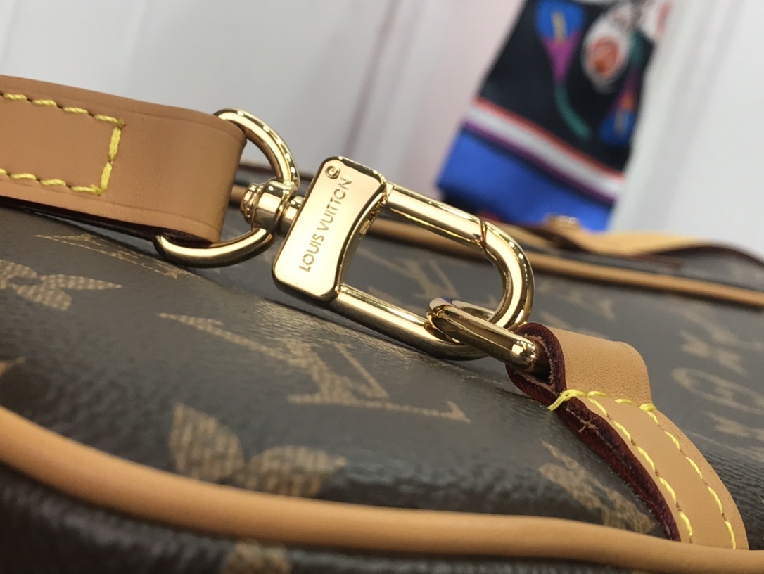 LV Handbag M51158 