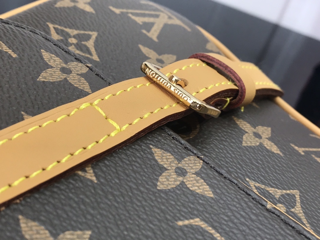 LV Handbag M51158 