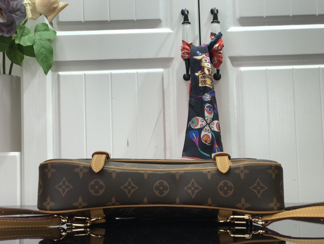 LV Handbag M51158 