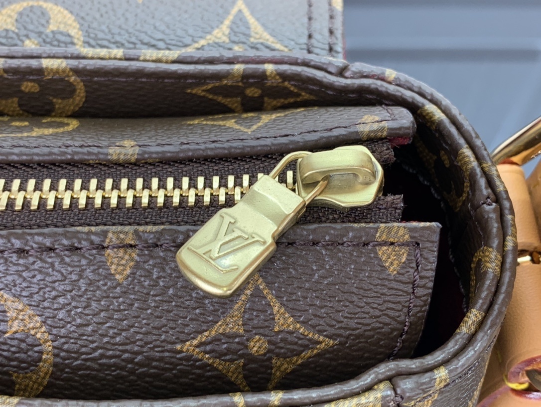 LV Handbag M51160 