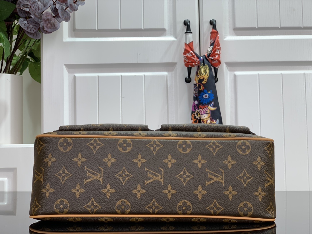LV Handbag M51160 