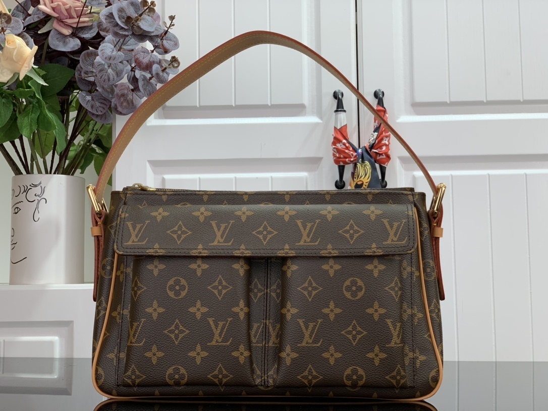 LV Handbag M51160 