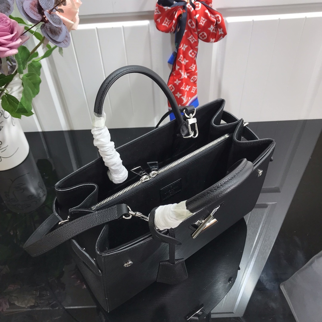 LV Handbag M54811 