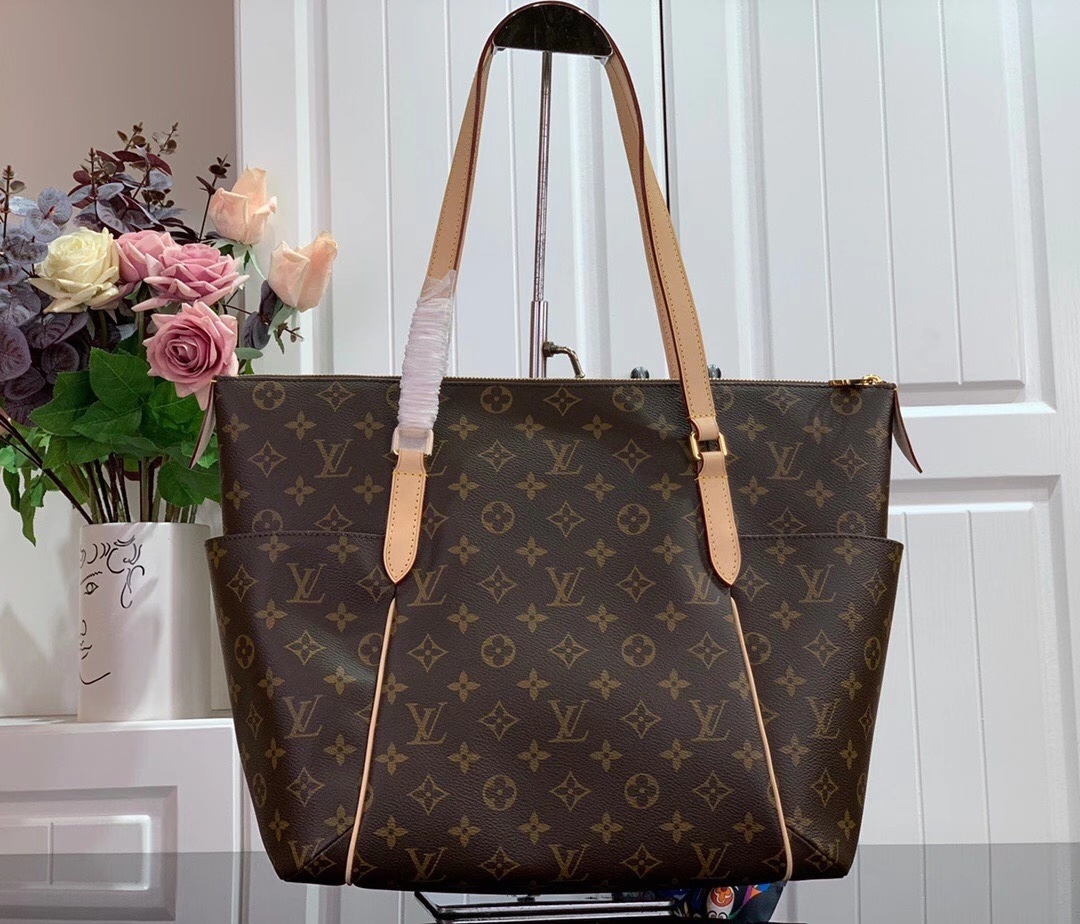 LV Handbag M56689Y 
