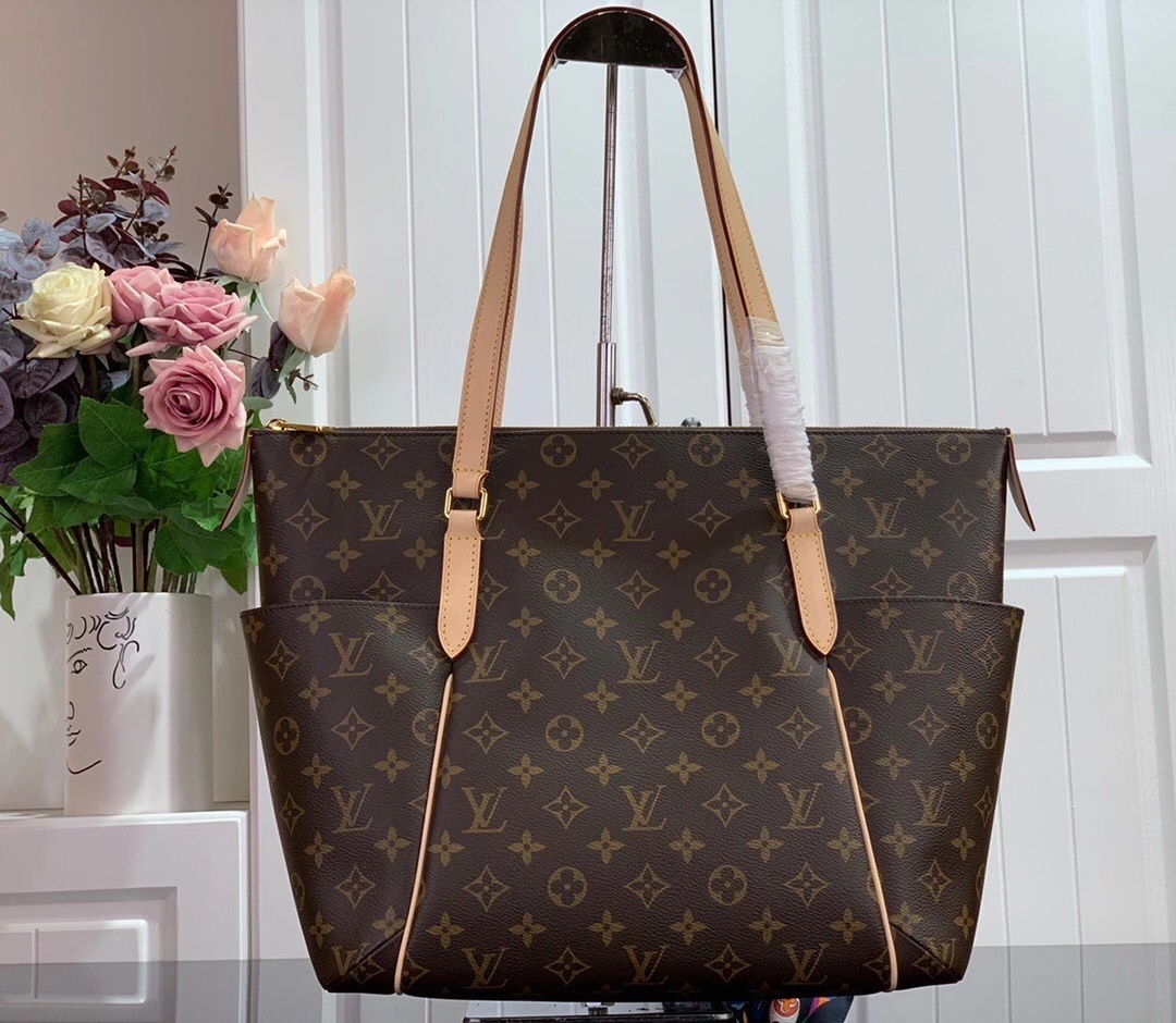 LV Handbag M56689Y 