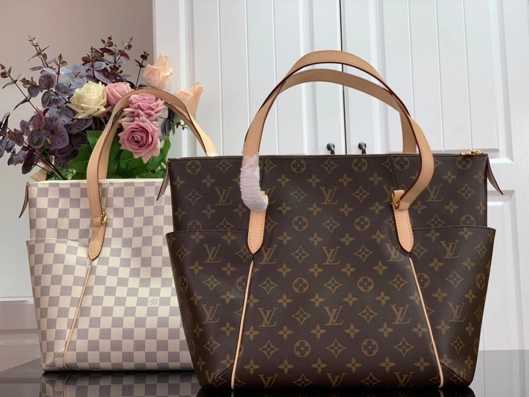 LV Handbag M56689Y 