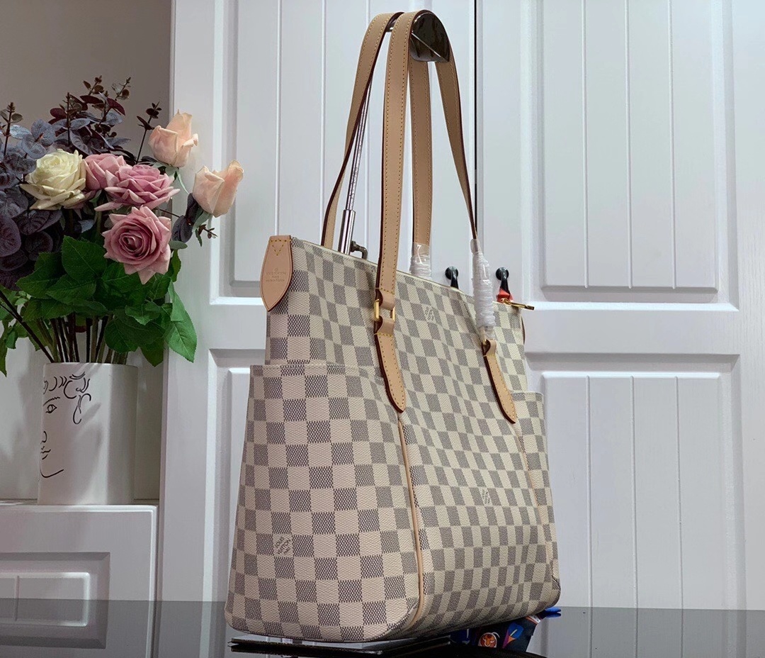 LV Handbag M56689Y 