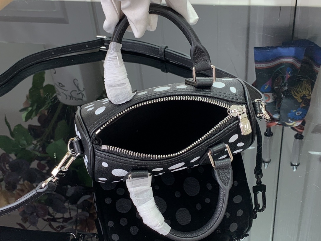 LV Handbag m81910R1