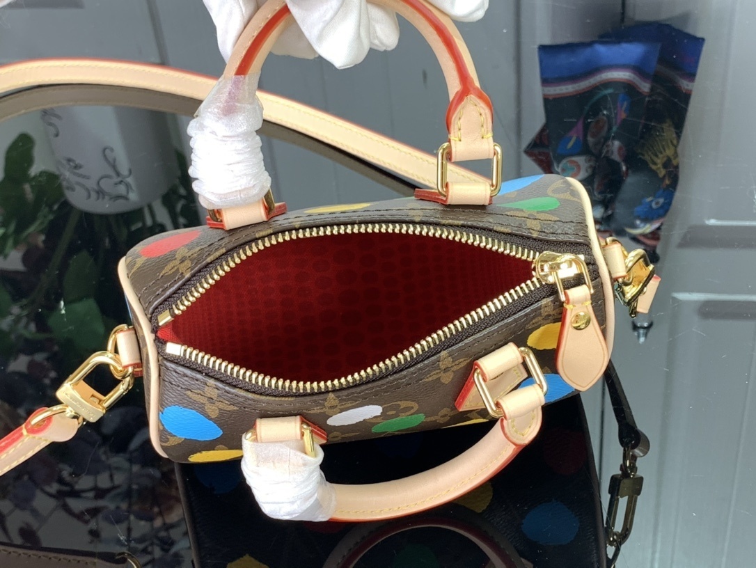 LV Handbag m81979