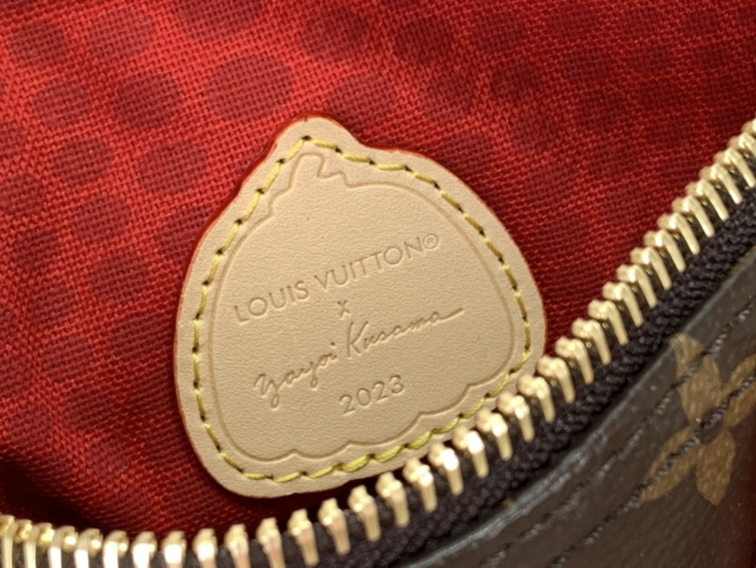 LV Handbag m81979