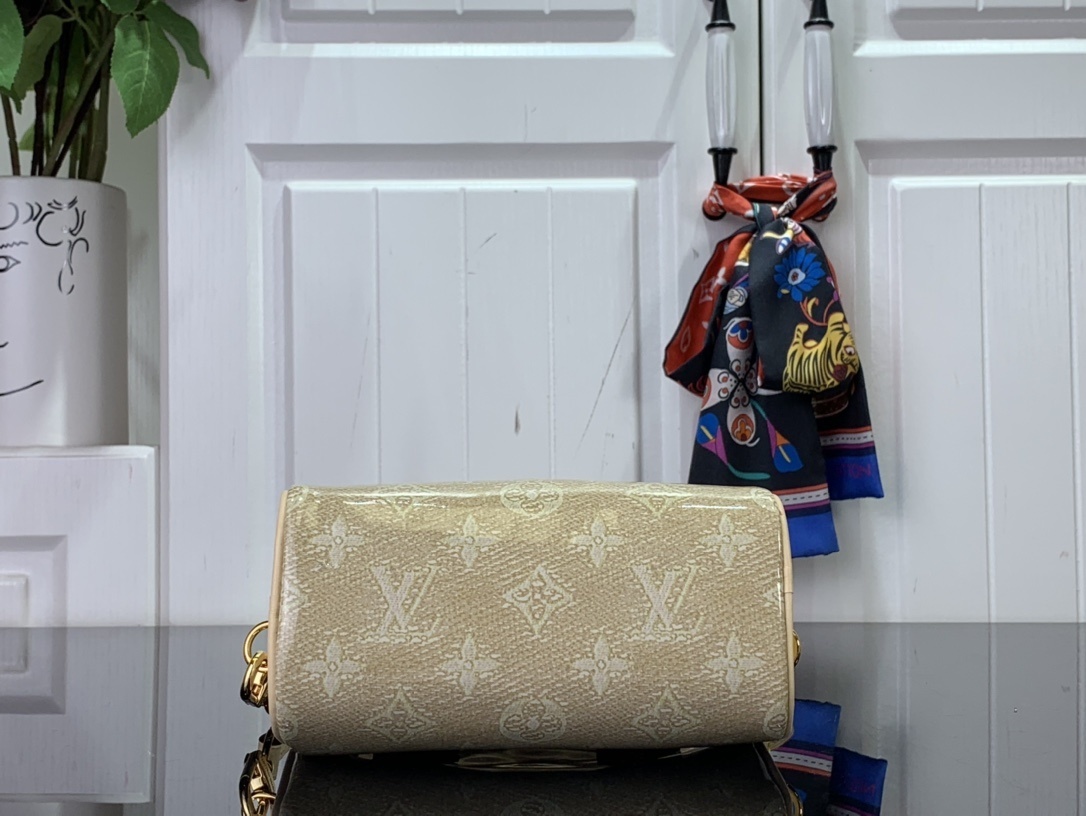 LV Handbag M82242