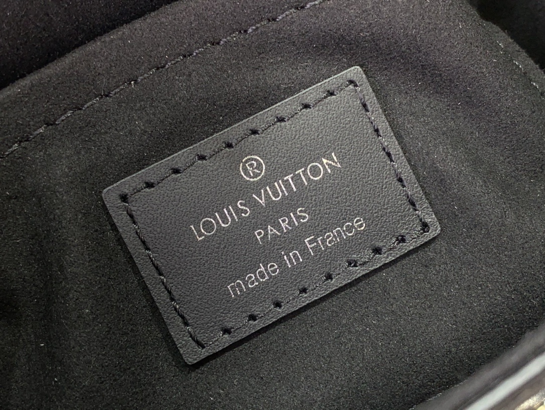 LV Handbag M82465