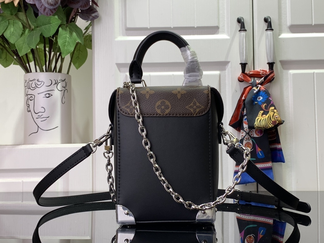 LV Handbag M82465