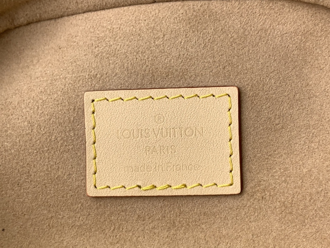 LV Handbag M82467