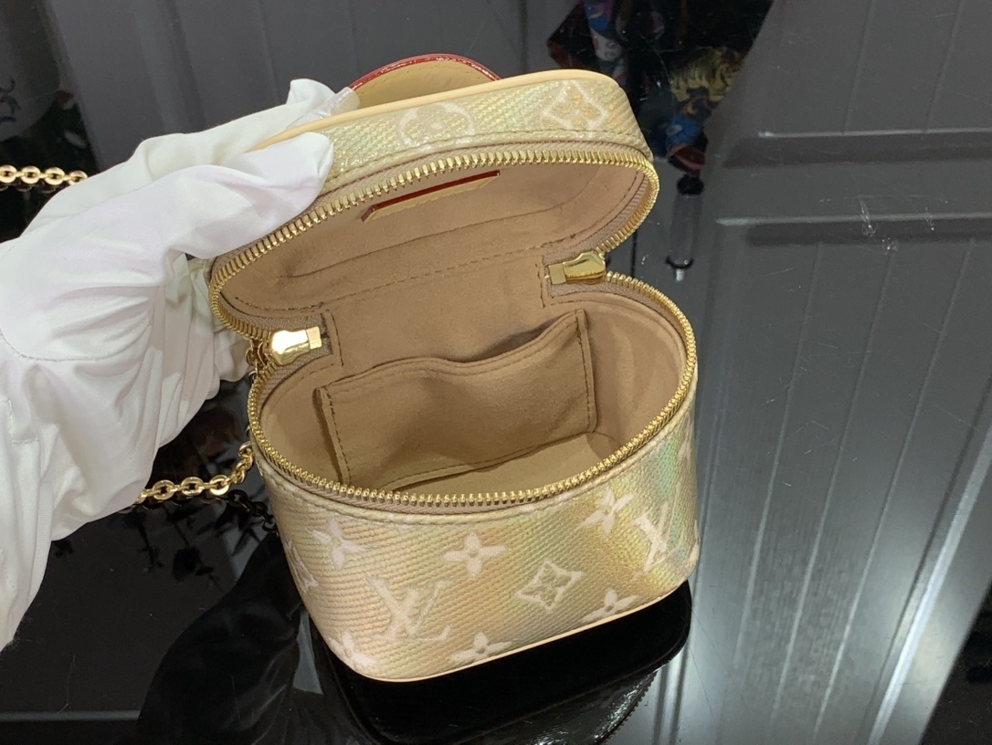 LV Handbag M82467