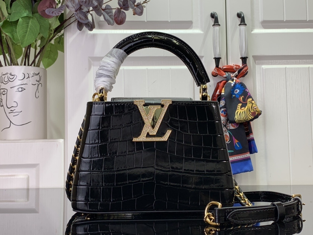 LV Handbag M94227