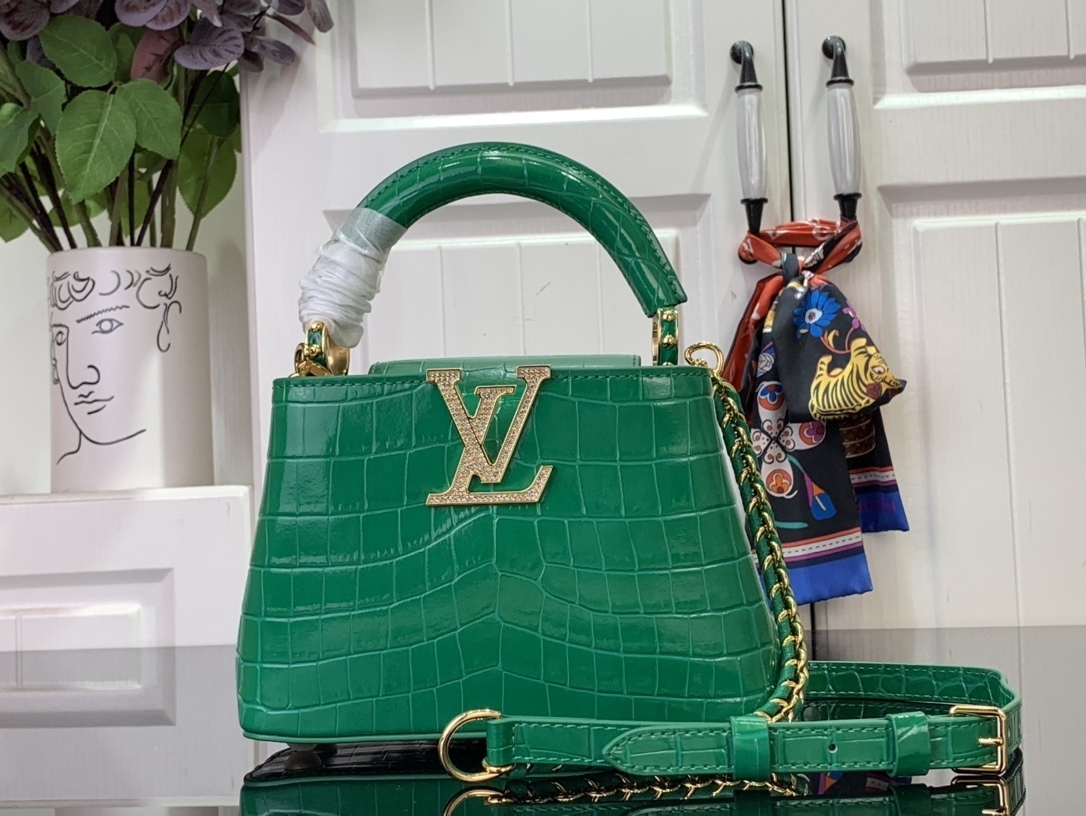 LV Handbag M94227