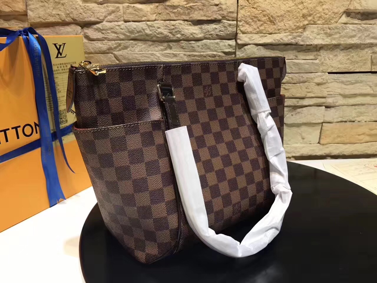 LV Handbag N41281 