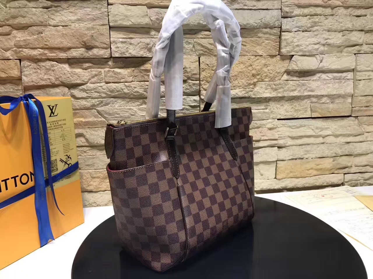 LV Handbag N41281 