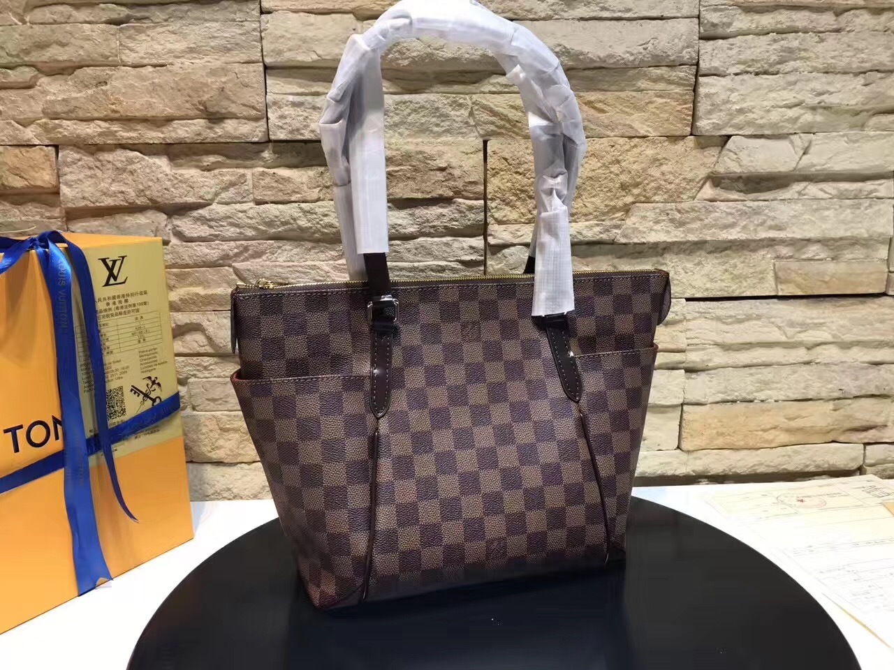 LV Handbag N41281