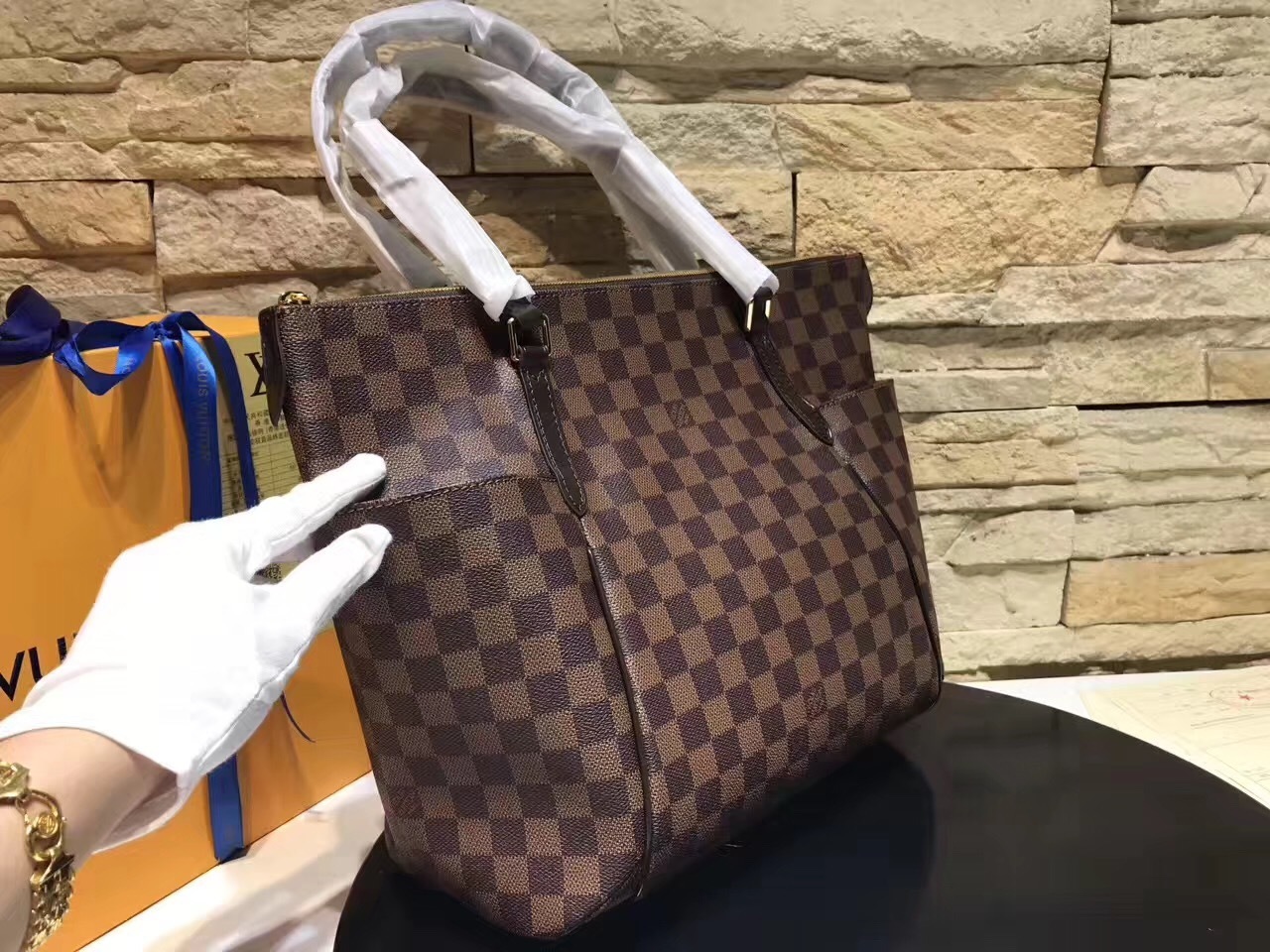 LV Handbag N41282 