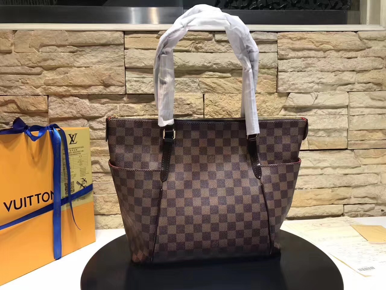 LV Handbag N41282