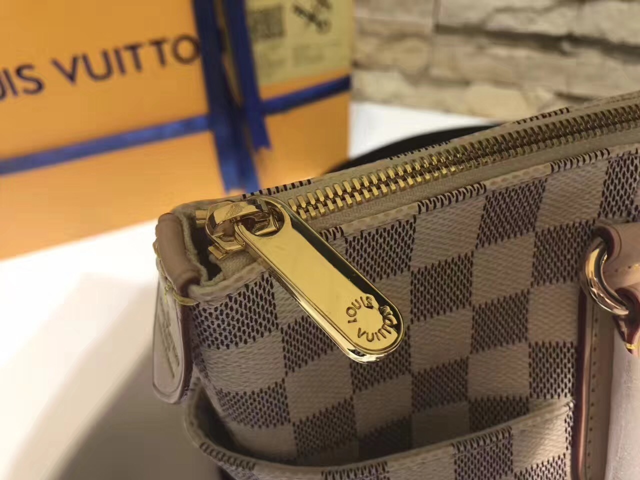 LV Handbag N51261 