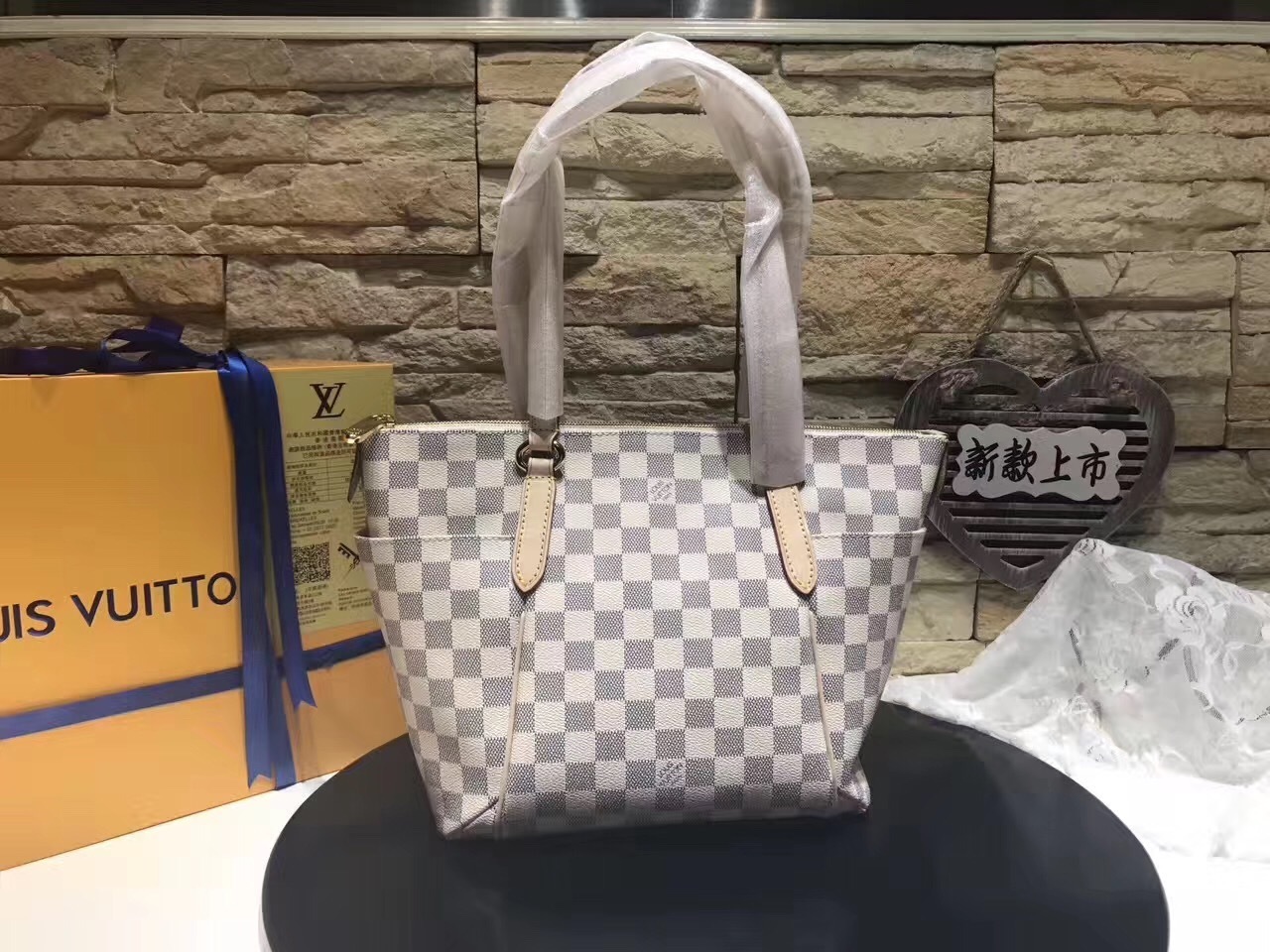 LV Handbag N51261