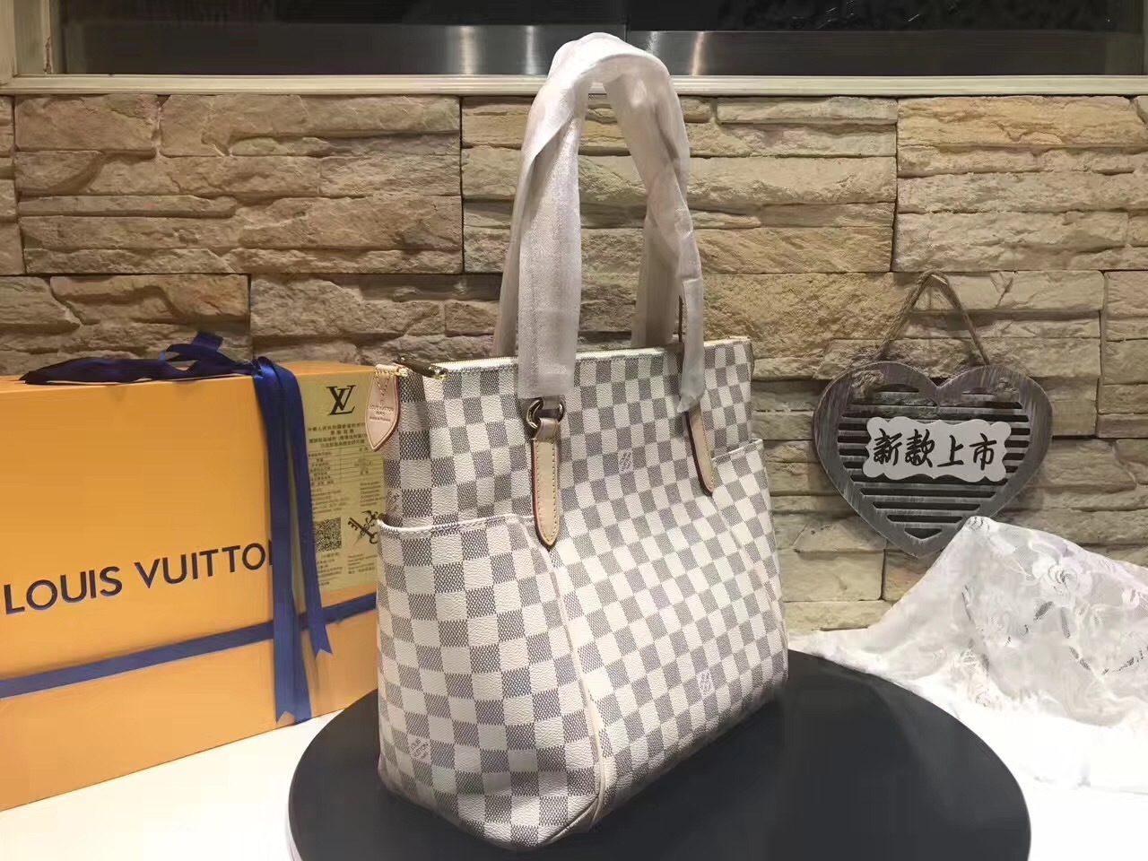 LV Handbag N51262 