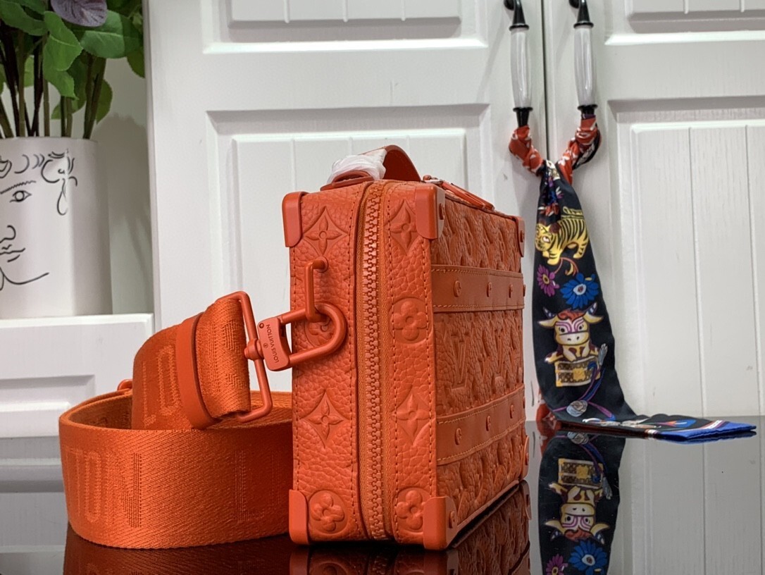 LV HANDLE SOFT TRUNK M20956