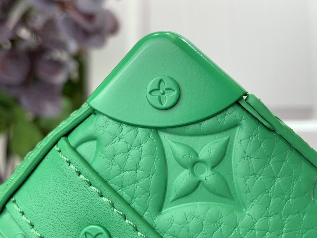 LV HANDLE SOFT TRUNK M20956