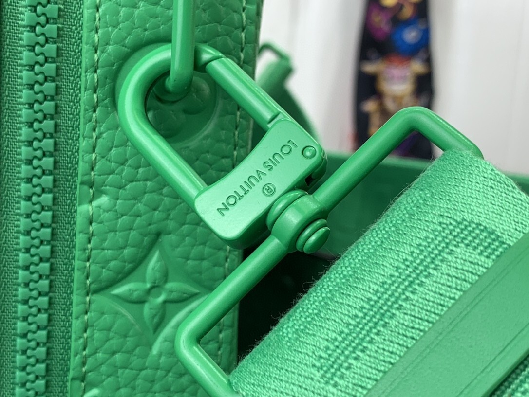 LV HANDLE SOFT TRUNK M20956