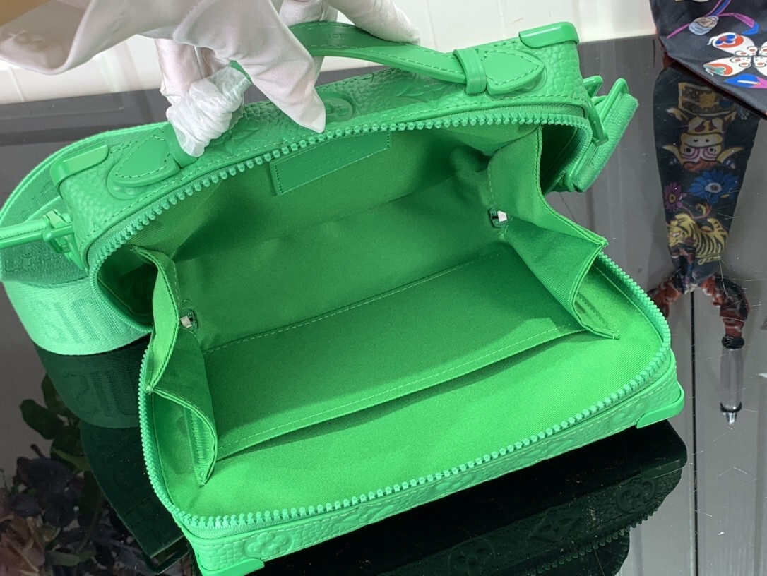 LV HANDLE SOFT TRUNK M20956