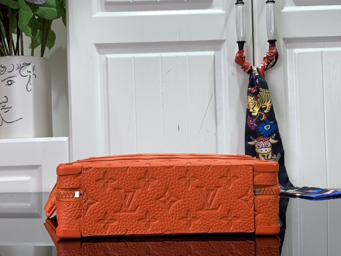 LV HANDLE SOFT TRUNK M20956