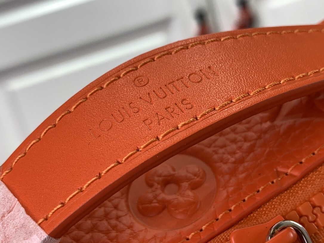 LV HANDLE SOFT TRUNK M20956