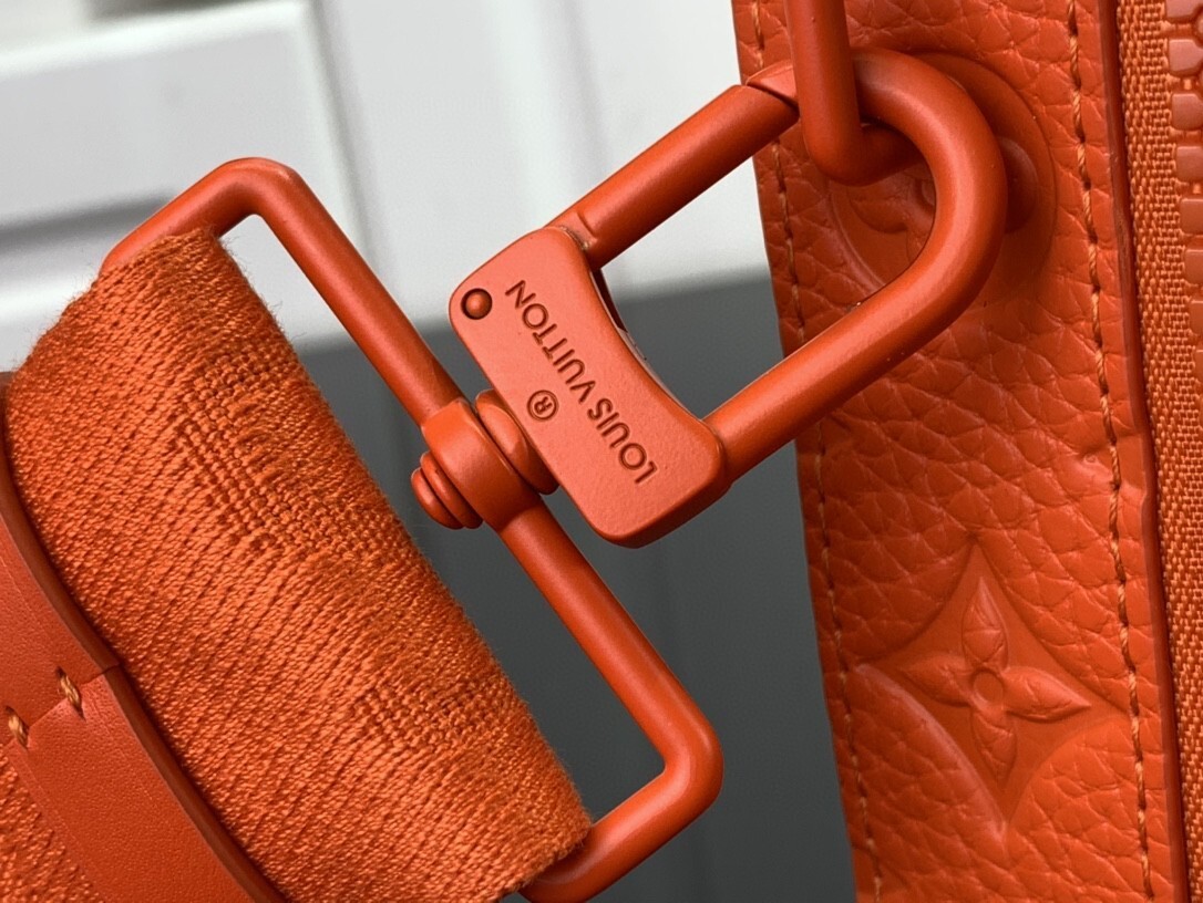 LV HANDLE SOFT TRUNK M20956