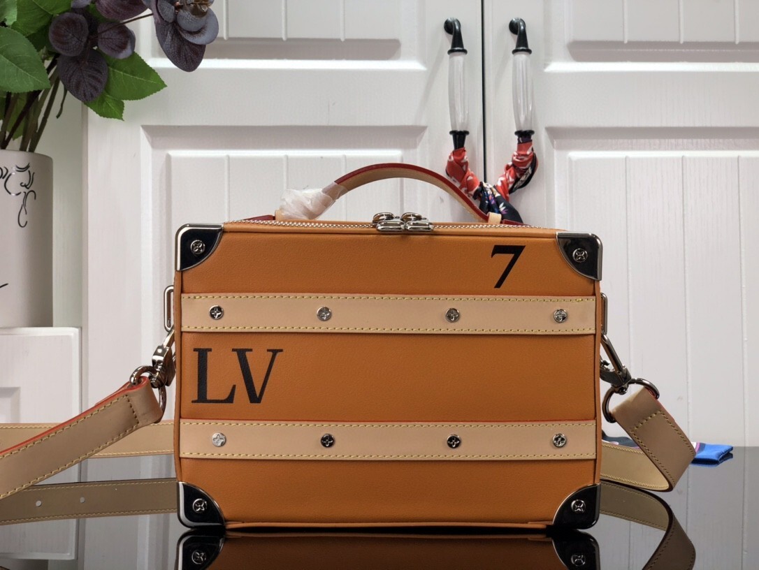 LV HANDLE SOFT TRUNK M59669