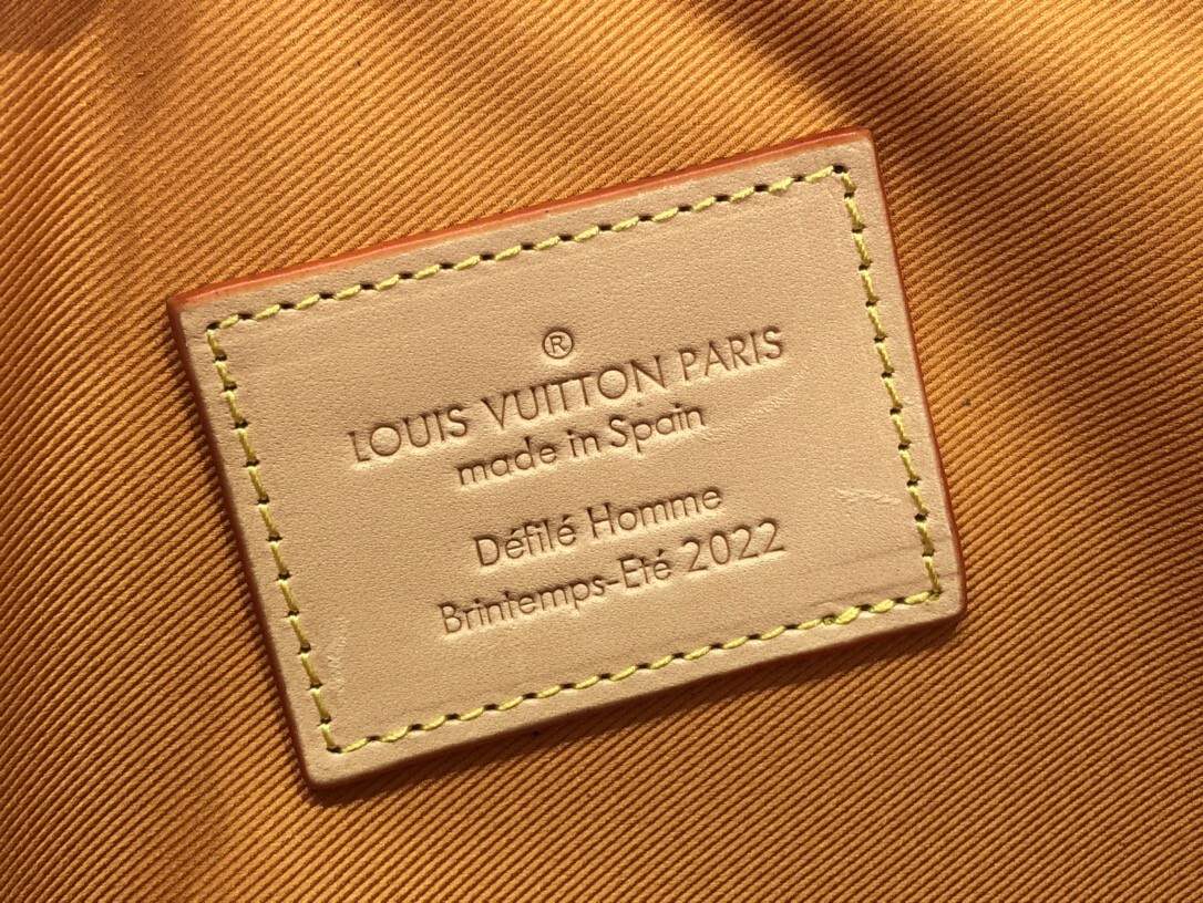 LV HANDLE SOFT TRUNK M59669