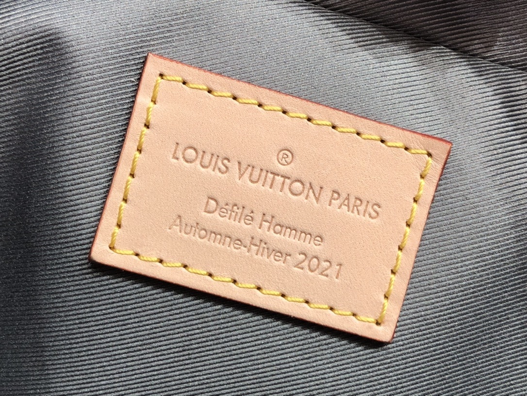 LV HANDLE TRUNK M45885 