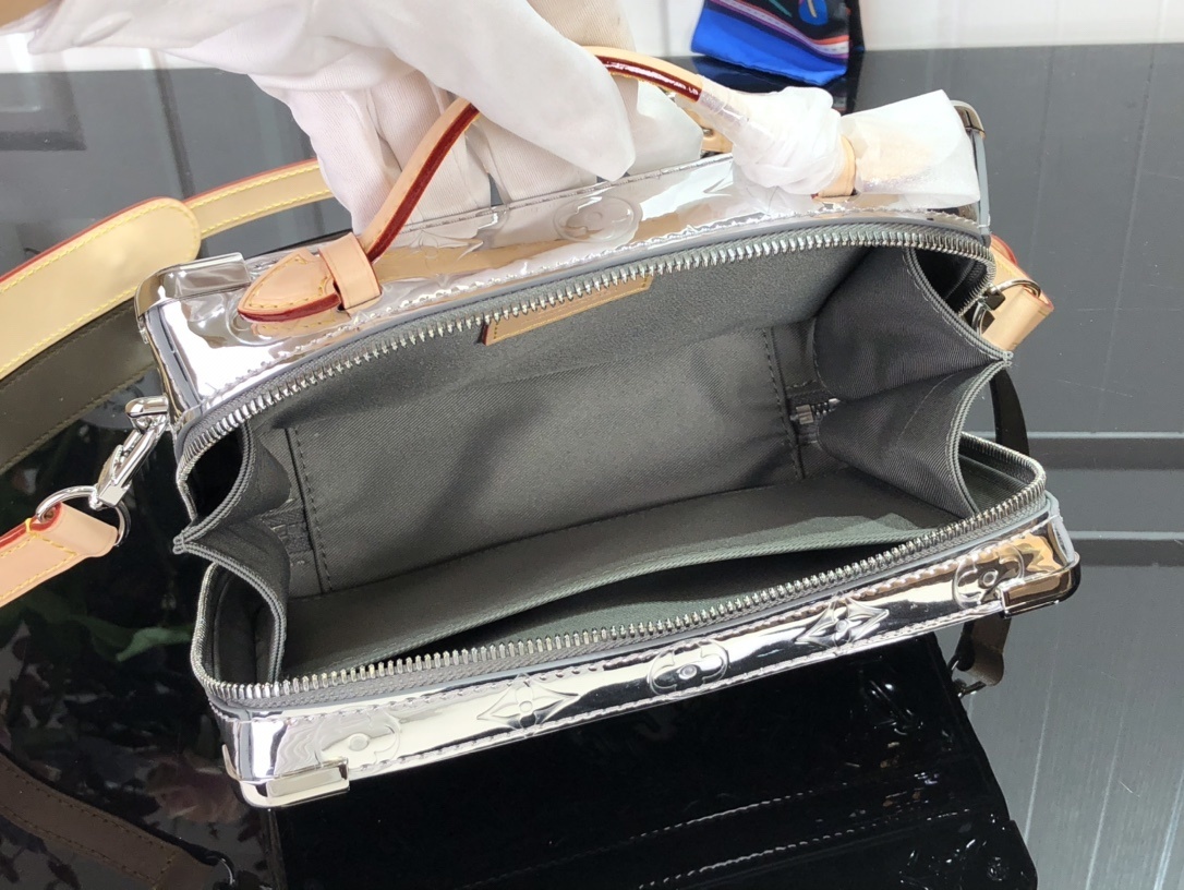 LV HANDLE TRUNK M45885 