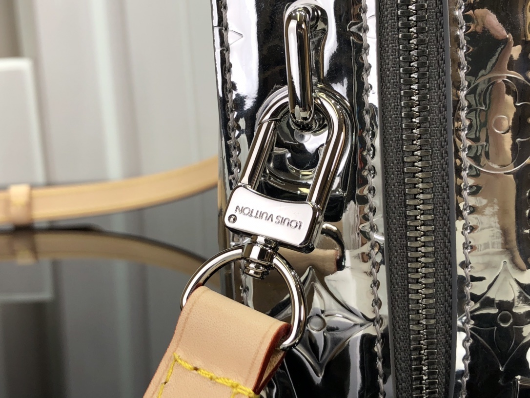 LV HANDLE TRUNK M45885 