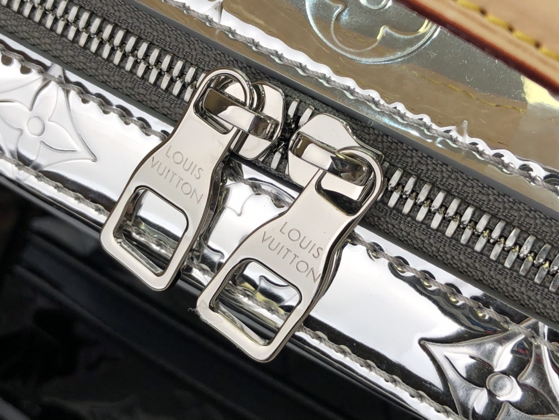 LV HANDLE TRUNK M45885 
