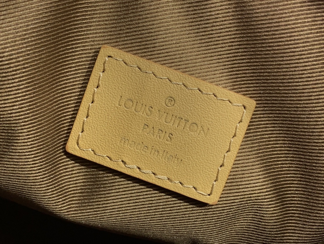 LV HOBO CARGO m12697