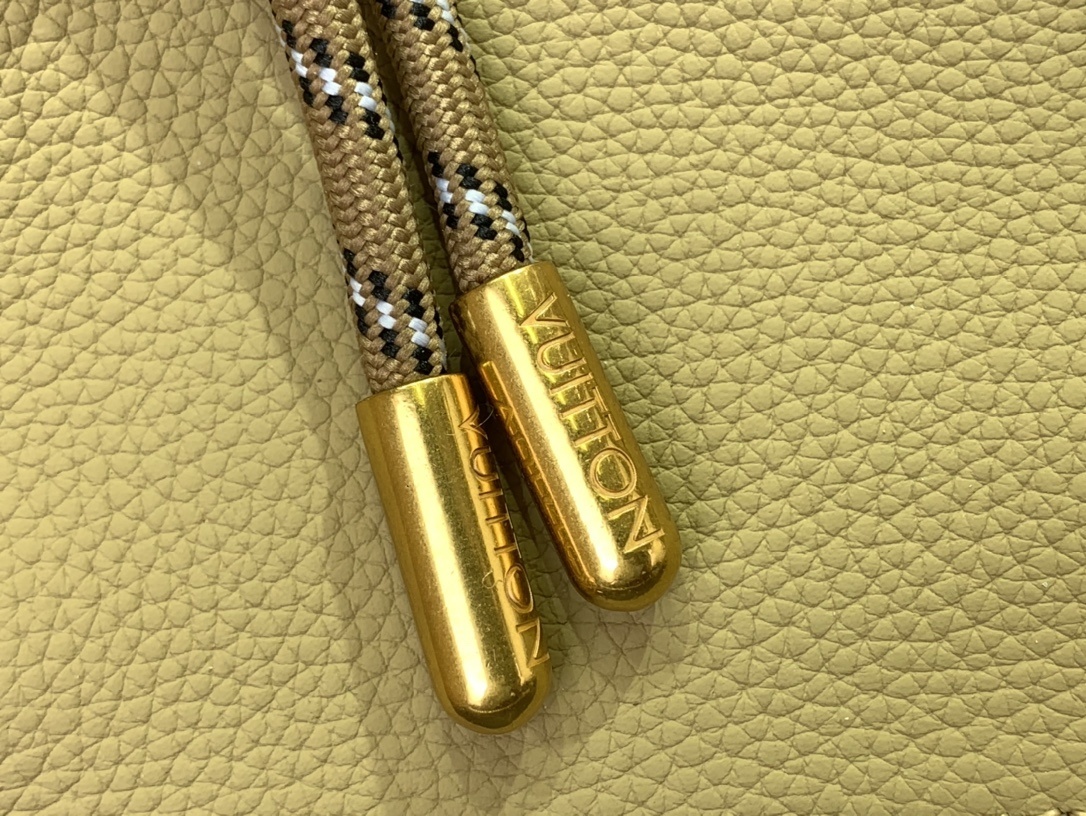 LV HOBO CARGO m12697