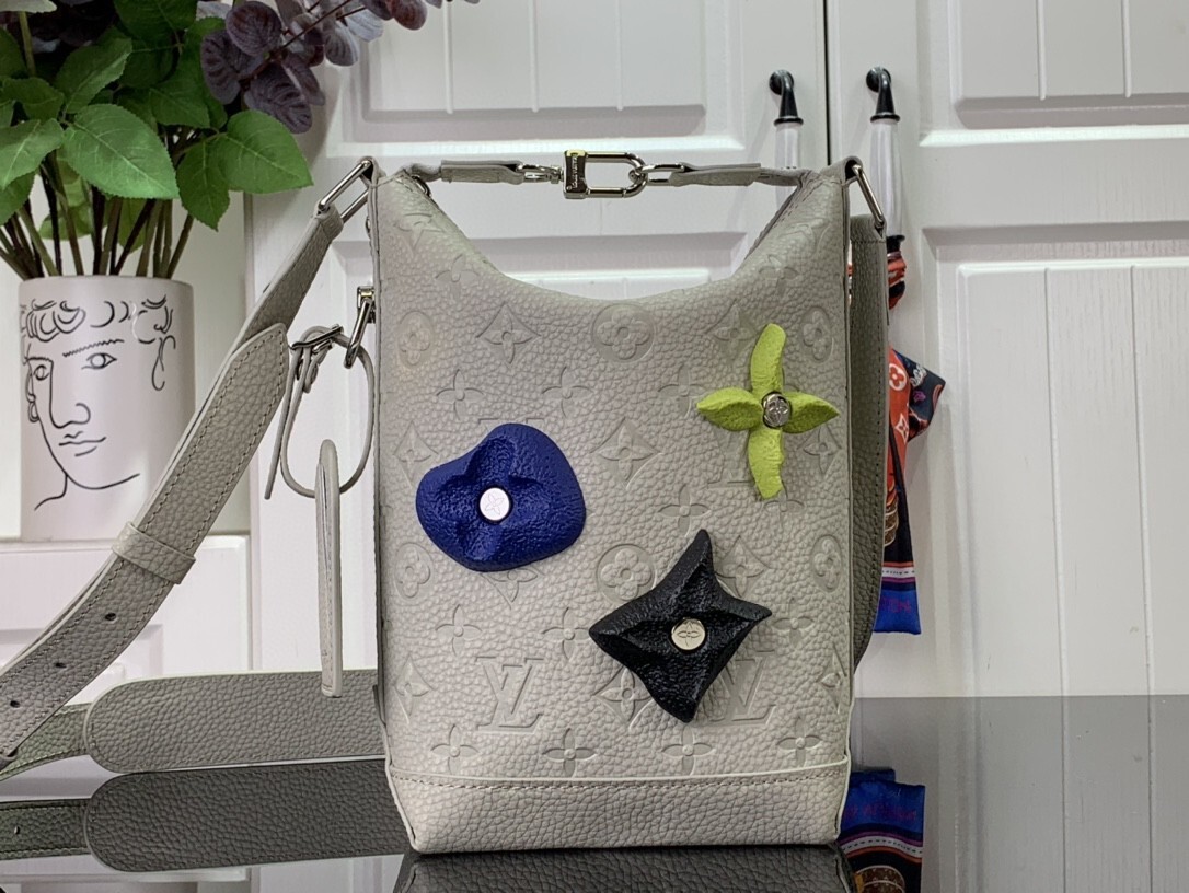 LV HOBO CRUISER PM M20875