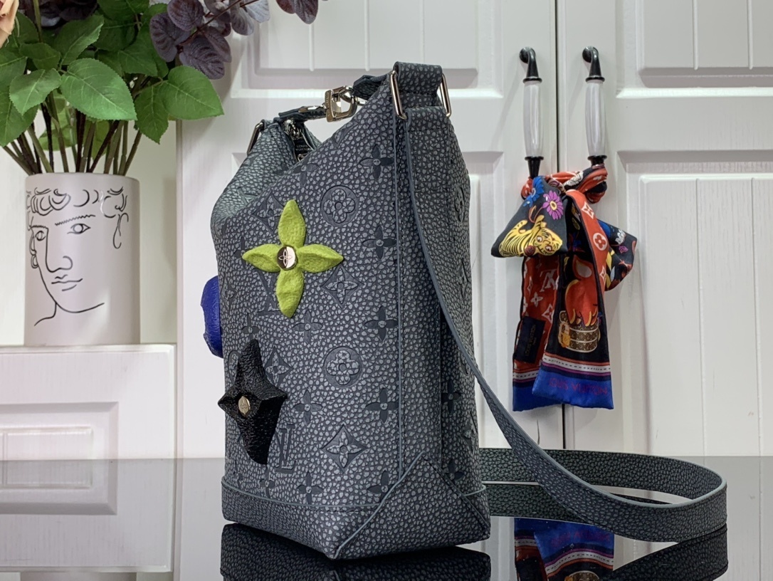 LV HOBO CRUISER PM M20875