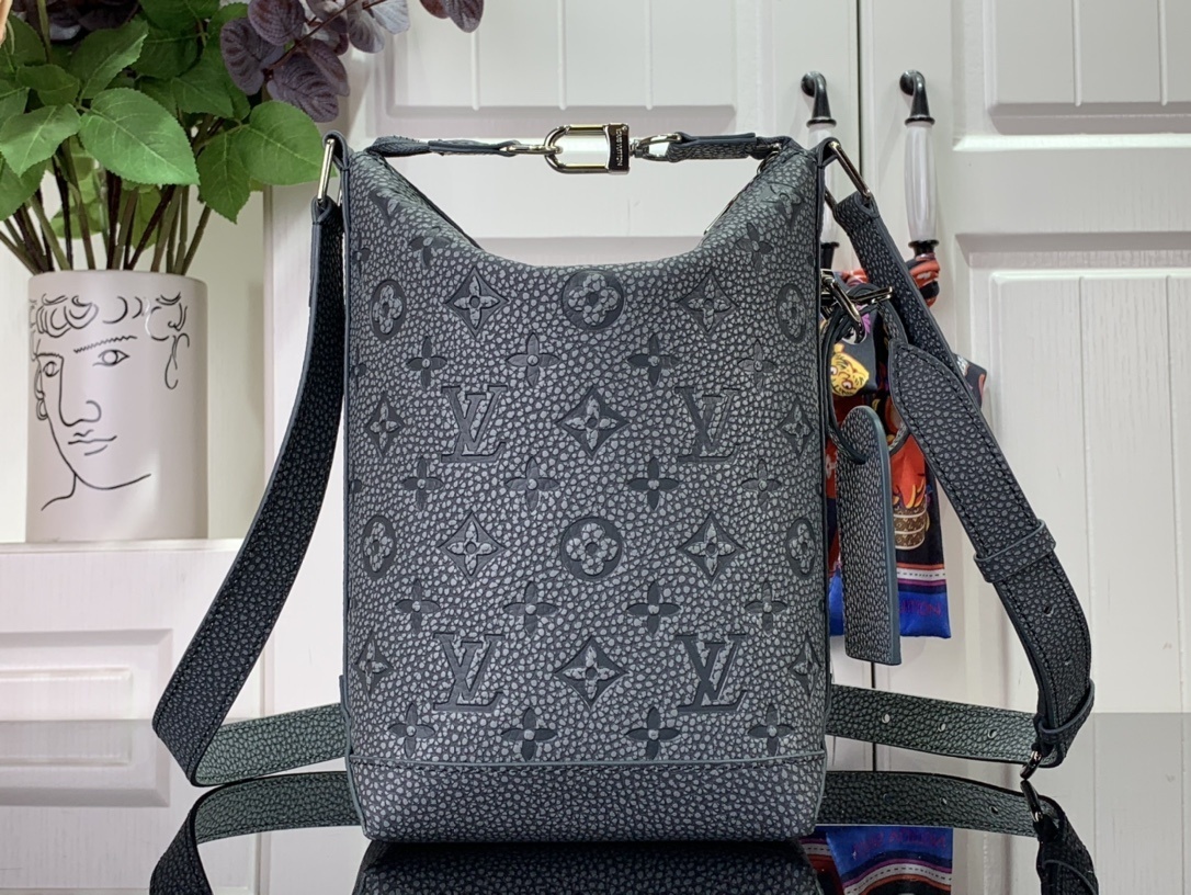 LV HOBO CRUISER PM M20875